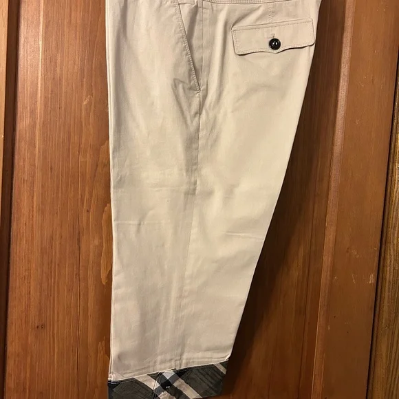 Burberry Capris - Picture 1 of 7